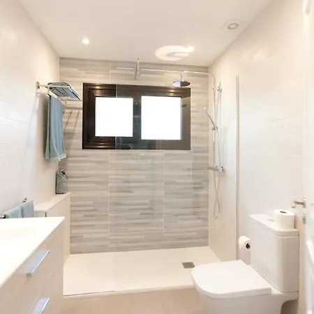 3 Bedroom Venus Jupiter And Neptune With Private Heated Pool Vila Puerto del Carmen (Lanzarote)