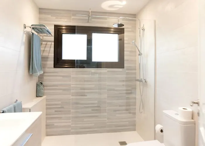 3 Bedroom Venus Jupiter And Neptune With Private Heated Pool Willa Puerto del Carmen (Lanzarote)