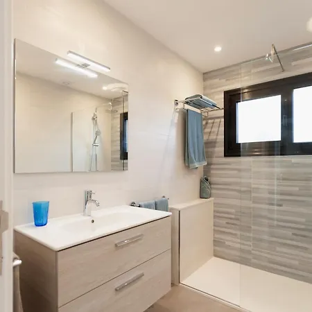 3 Bedroom Venus Jupiter And Neptune With Private Heated Pool Puerto del Carmen (Lanzarote)